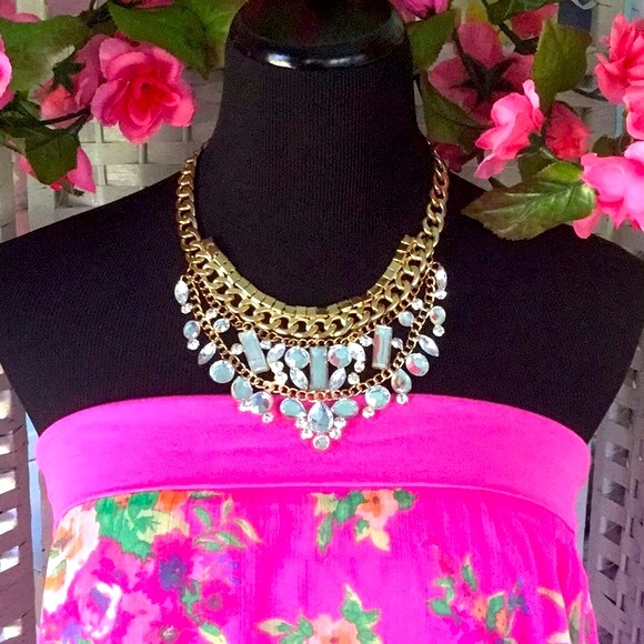 💖💎 Clear Rhinestone & Gold colored Bib Statement Necklace  🌸GUC🌸  💎💖 - Picture 2 of 16